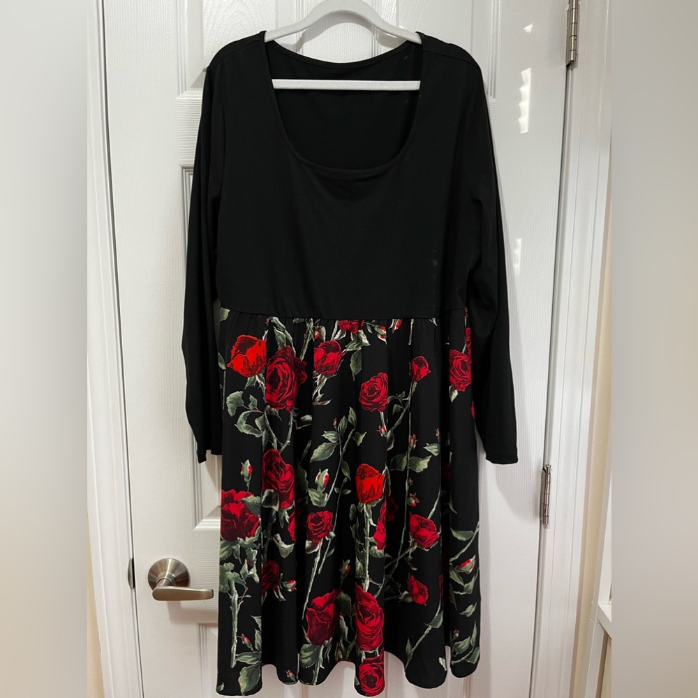 Cute Black Red Rose Floral Scoop Neck Dress - Size 16
